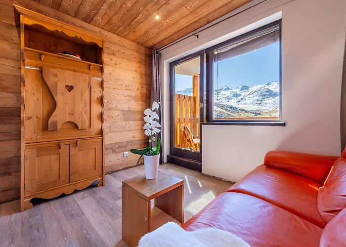 Апартаменты Cosy In Heart Of In-out With Wifi *